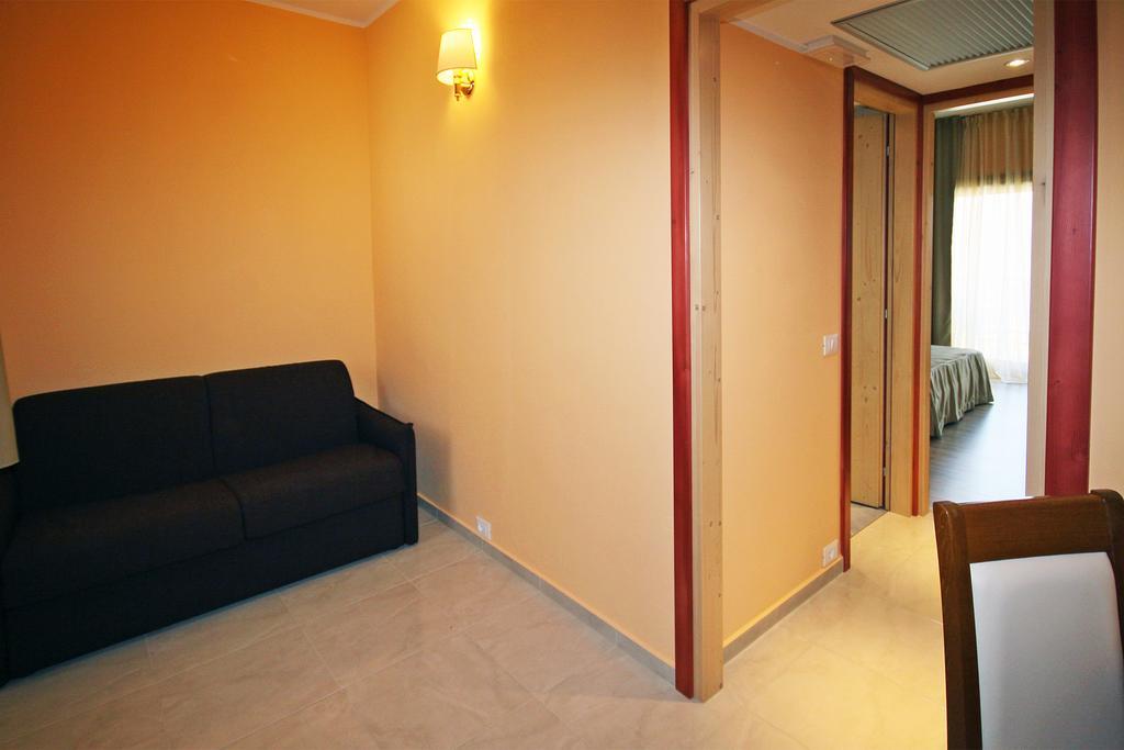 Ta 2 Pefka - Petros Italos Neos Marmaras Kamer foto