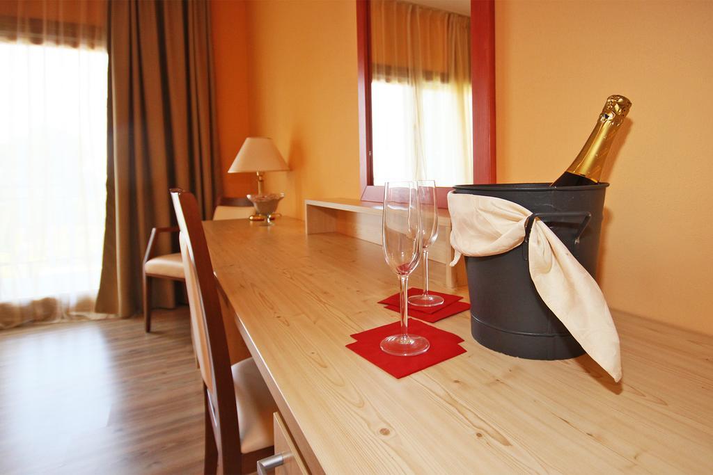 Ta 2 Pefka - Petros Italos Neos Marmaras Kamer foto