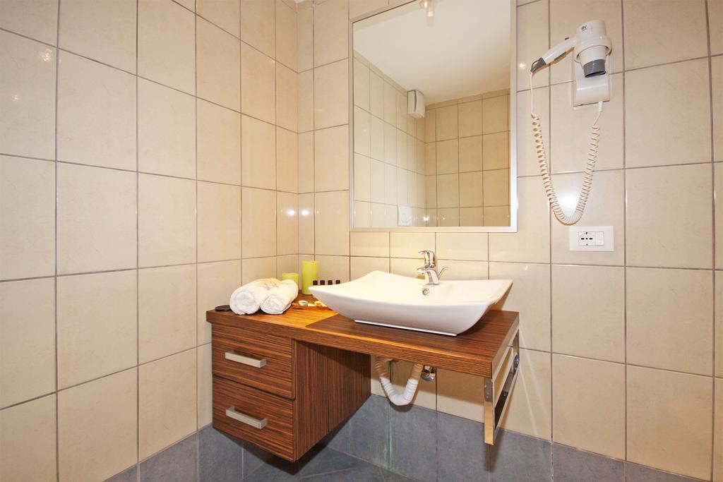 Ta 2 Pefka - Petros Italos Neos Marmaras Kamer foto